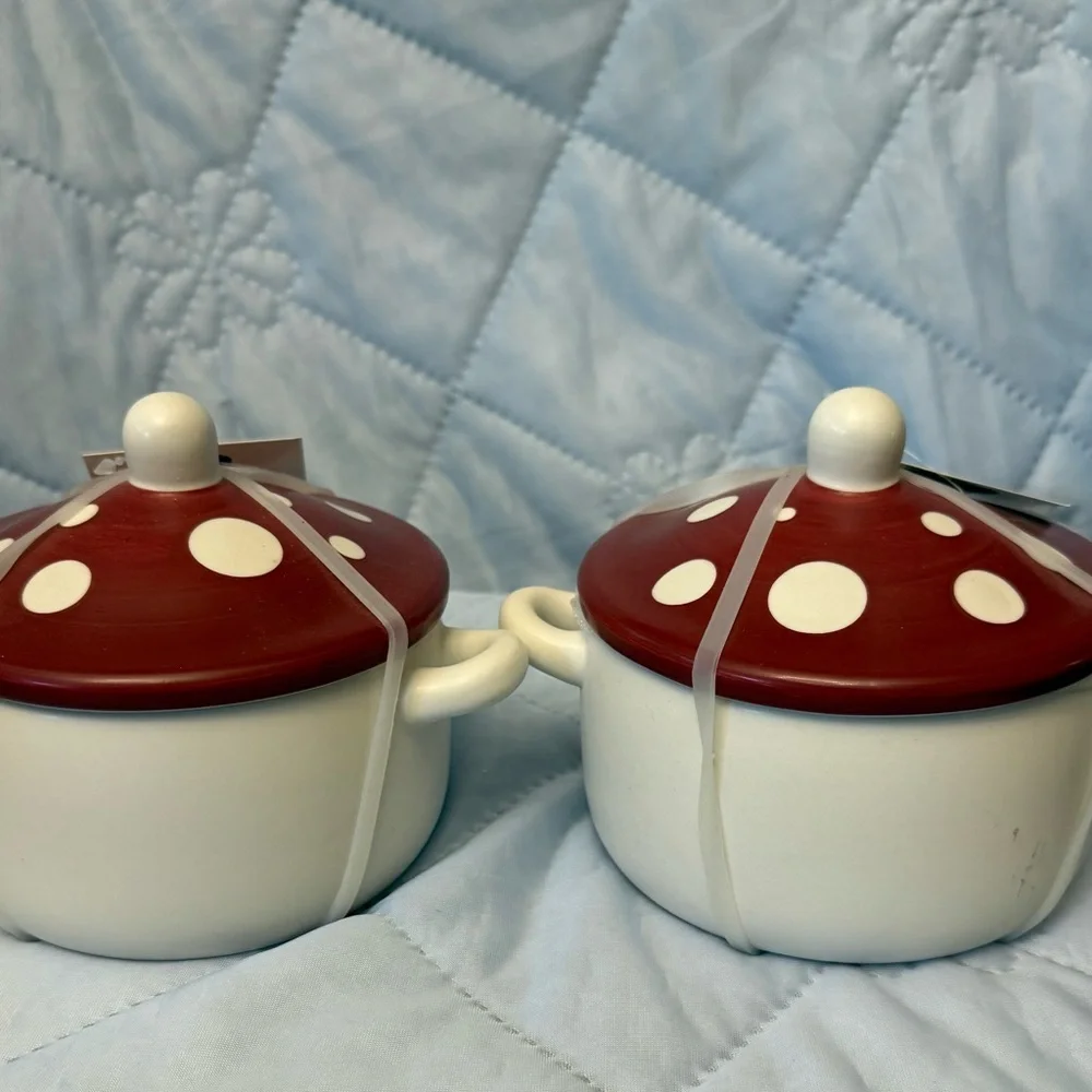 2/ RANEKIN Red and White Polka Dot Ceramic Casserole Dishes